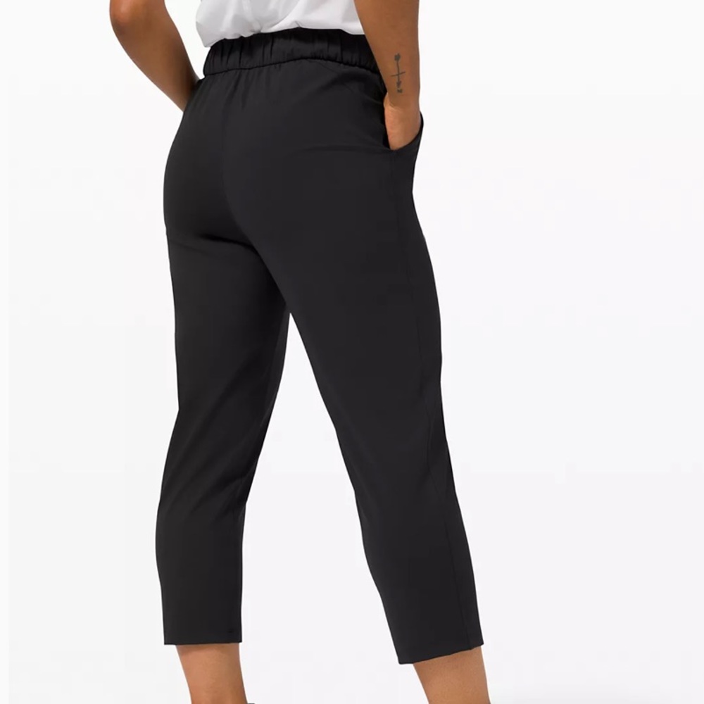 Lululemon Stretch High Rise Crop- size 6 in Black